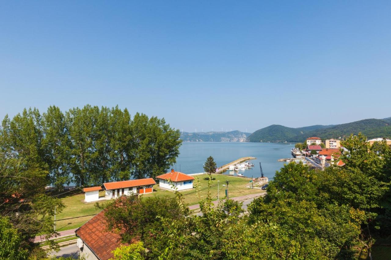 Apartmani Porto 골루바츠 외부 사진