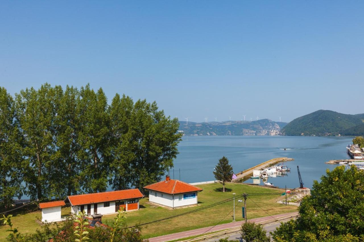Apartmani Porto 골루바츠 외부 사진